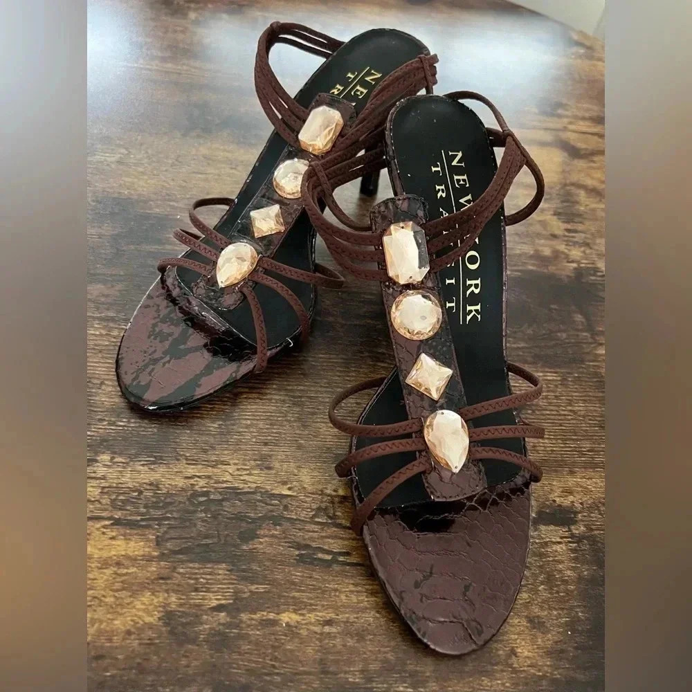 NEW YORK TRANSIT | ladies high heeled shoe/sandal. Size: 8.
